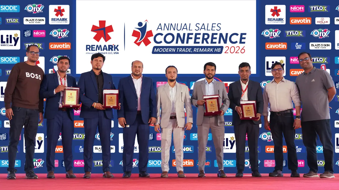 Distributors Visit Modern Factory of Remark HB, Receive Honors